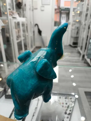 Elefante de piedra azul tallado