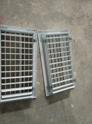 Rejillas de ventilación metálicas blancas