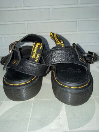 DR MARTENS GRYPHON sandalias cuero número 41