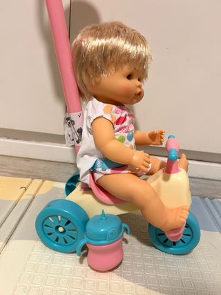 Muñeca Nenuco con triciclo