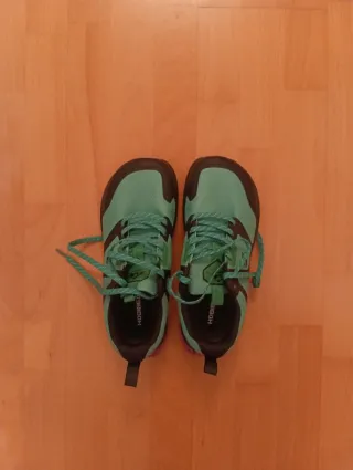 Zapatillas barefoot Hobibear verdes y rosas.