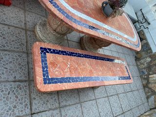 Mesa y banco de piedra
