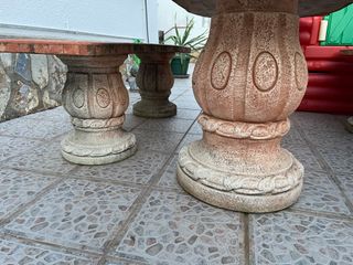 Mesa y banco de piedra