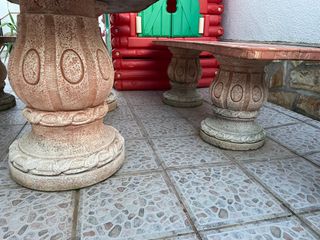 Mesa y banco de piedra