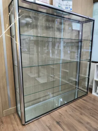 Vitrina expositora cristal y metal