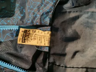 Confezione di sei cappotti per bambini, taglia 6-8 anni