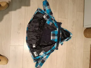 Confezione di sei cappotti per bambini, taglia 6-8 anni