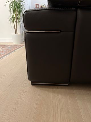 Sofá Natuzzi Cuero marrón.