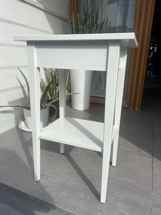 Mesita de noche HEMNES blanca con cajón