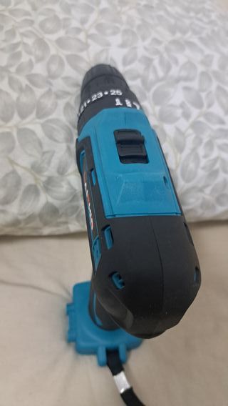 SIN USAR: Taladro inalámbrico, 2 baterías, azul