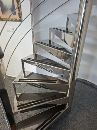 Escalera de caracol de acero inoxidable