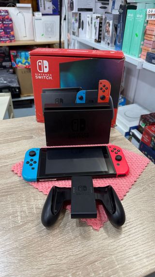 Nintendo Switch + Dock + Mandos