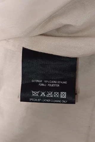 Chaqueta de piel negra