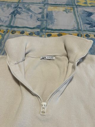 Jersey Zara cuello alto cremallera y color blanco