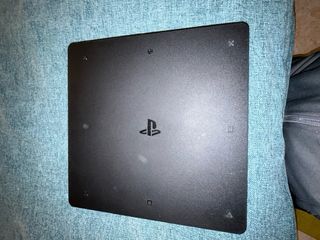 PlayStation 4 Negra + Mando
