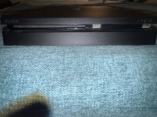 PlayStation 4 Negra + Mando