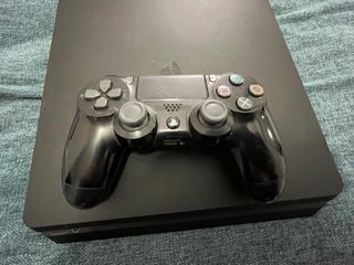PlayStation 4 Negra + Mando