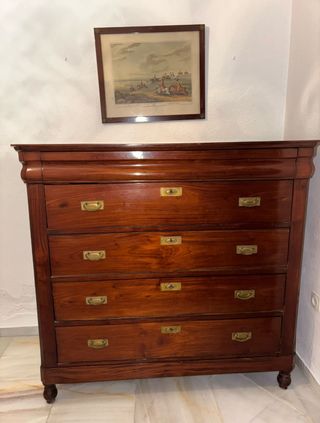 Cómoda antigua de caoba