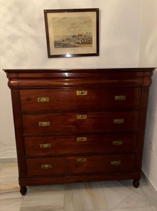 Cómoda antigua de caoba