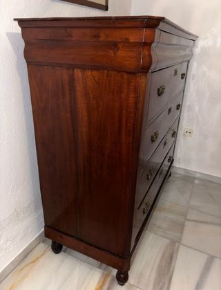 Cómoda antigua de caoba