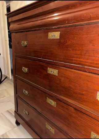 Cómoda antigua de caoba