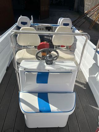 Barco 6m Volvo Penta 150 CV + auxiliar. Impecable.