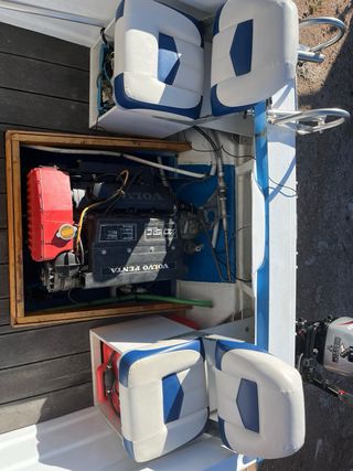 Barco 6m Volvo Penta 150 CV + auxiliar. Impecable.