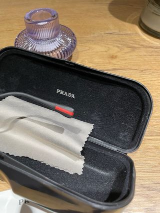 Occhiali da sole Prada neri usati pochissimo.