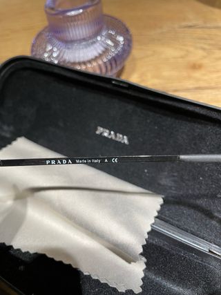 Occhiali da sole Prada neri usati pochissimo.