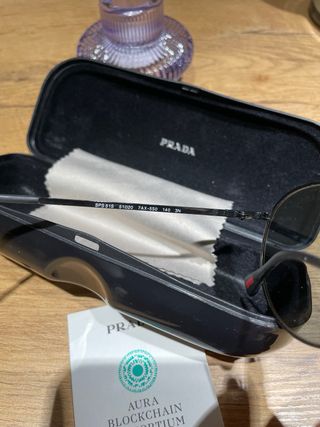 Occhiali da sole Prada neri usati pochissimo.