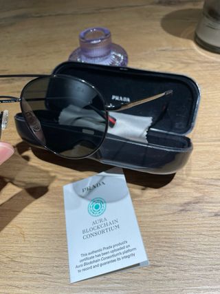 Occhiali da sole Prada neri usati pochissimo.