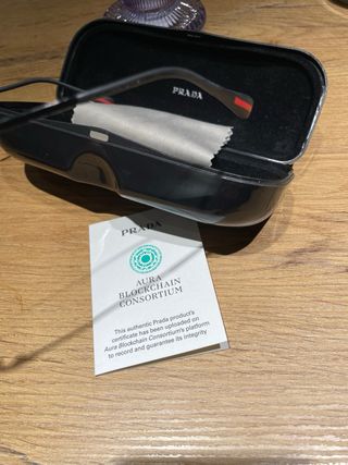 Occhiali da sole Prada neri usati pochissimo.