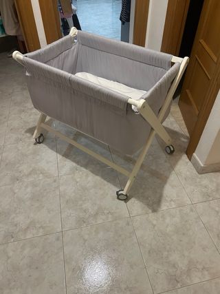 Mini cuna con edredon.