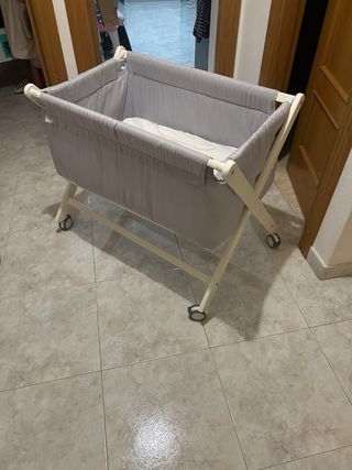 Mini cuna con edredon.