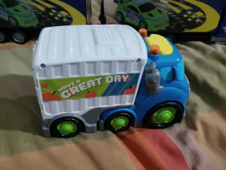 Camión de Juguete con Remolque