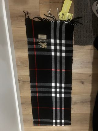 Cachecol Burberry Preto e Vermelho