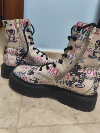 Botas Mickey Mouse con cordones