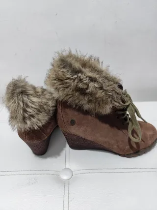 Botines de ante marrón Coolway con pelo