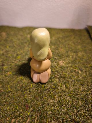 Personaggio Presepe Egan Donna con le Uova