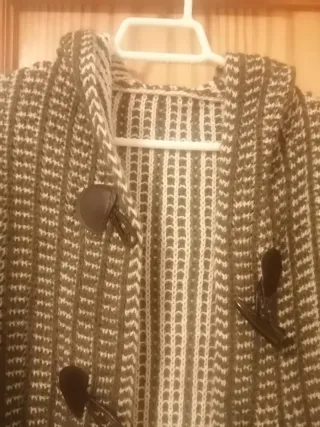 Rebeca trenca de lana con Capucha