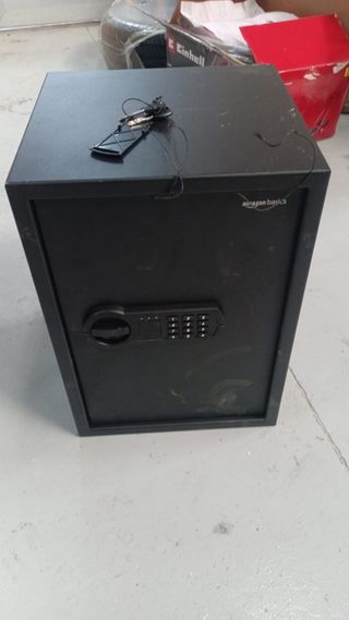 Caja Fuerte Amazon Basics Negra