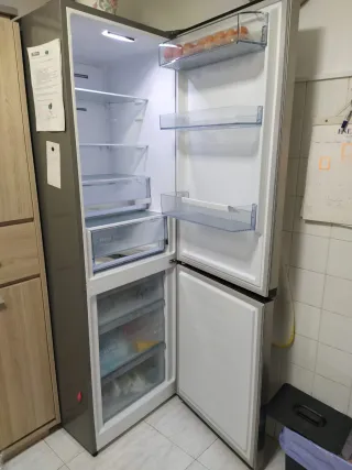 Nevera Hisense plateada acero