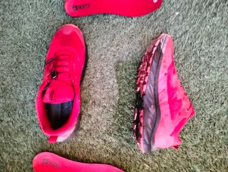 Zapatillas trekking +8000 rojas