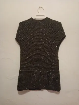 Chaleco verde con detalles plateados