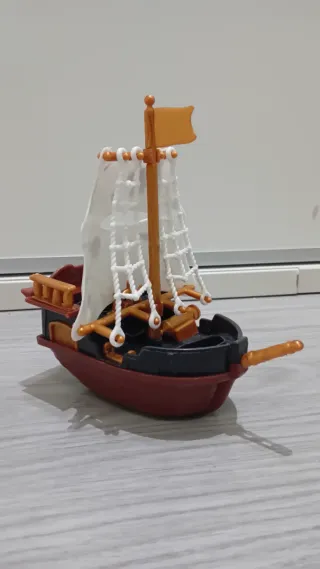 Barco pirata de juguete
