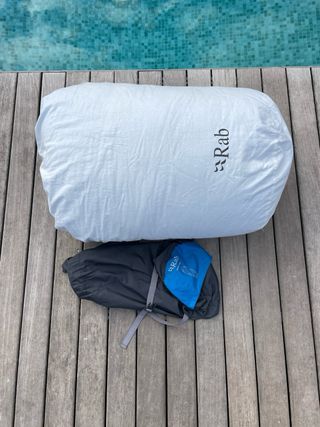 Saco Rab Ascent 700 XL Pluma Hidrofóbica