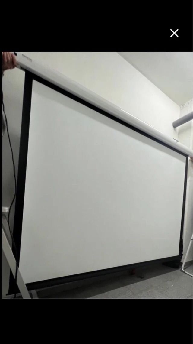 Pantalla proyector monitorizada