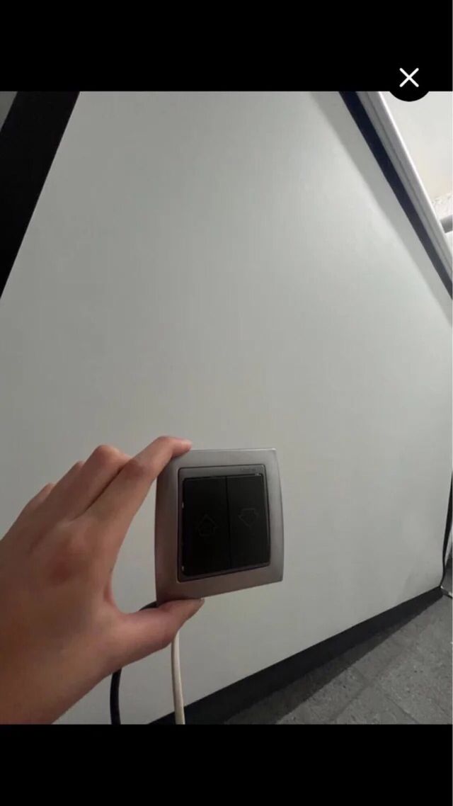 Pantalla proyector monitorizada