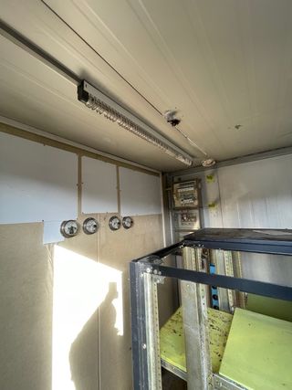 Caseta metálica prefabricada 3,70x2,40m