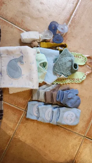 Lote de baberos peluche juguetes y mucho mas